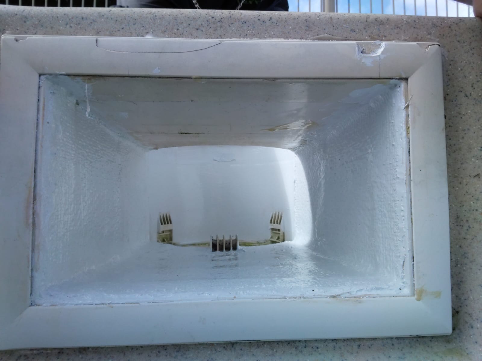 ca911d06-c46e-4967-9da6-e453b177b942 Pool leak detection